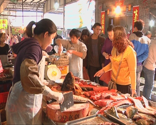 市民精心准备“年夜饭”  农贸市场购销两旺