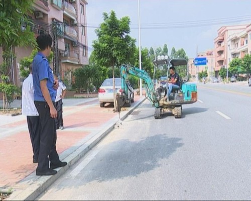 依法拆除私自增设斜坡 共同维护市容环境