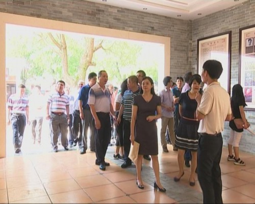 我镇组织各村（社区）两委干部参观学习南城街道社区党建工作建设情况