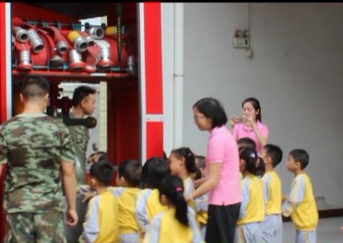 中心幼儿园70名小朋友体验消防生活 学习消防知识