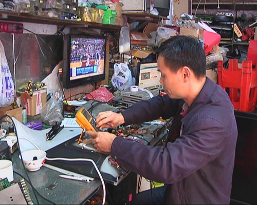 雨雾潮湿天家电易“闹情绪”维修店生意增三成