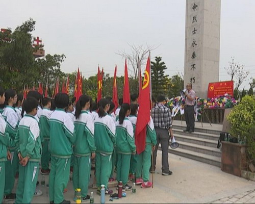 清明将至 我镇开展祭扫活动缅怀先烈