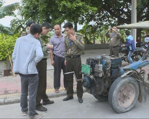 我镇开展无牌无证拖拉机整治行动