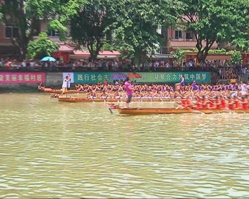 端午佳节龙舟竞渡 万人空巷看龙舟