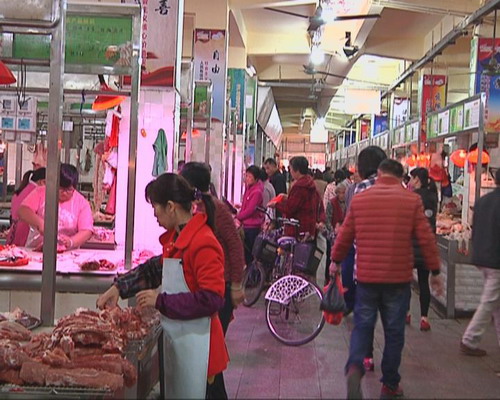 初七“人日”市民忙做节  肉菜市场生意旺