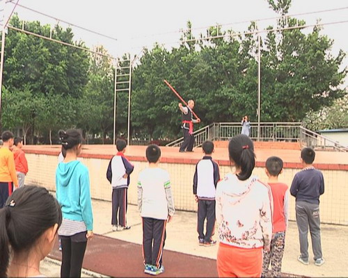 “莞脉传承之非物质文化遗产进校园活动”走进镇中心小学