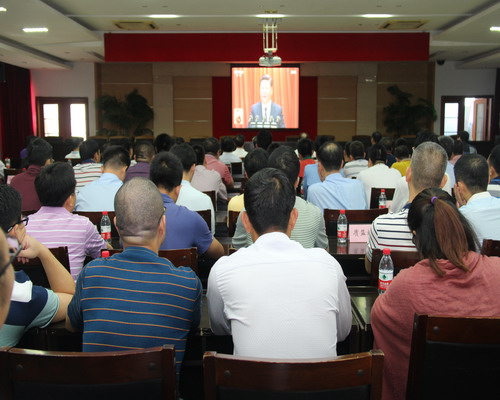 望牛墩镇组织党员干部集中收看党的十九大开幕会