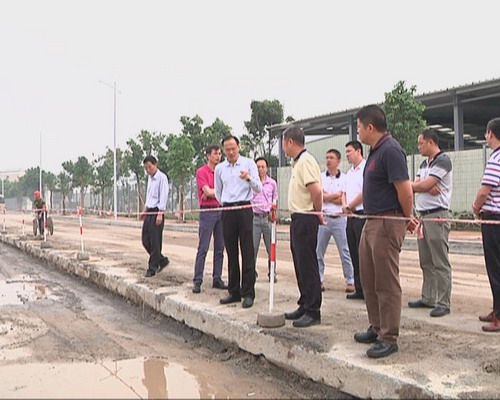 现场办公 全速推进资金池项目工程建设