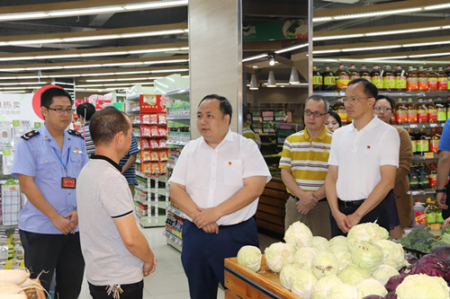 【不忘初心、牢记使命】系列报道 立行立改 镇领导率队开展食品餐饮安全检查