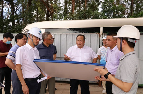 望牛墩镇领导督导堤防达标和碧道建设工程——寮厦河段建设工作