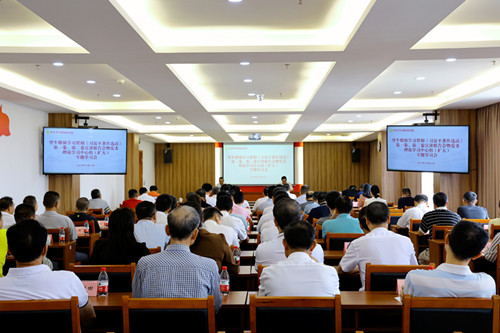 望牛墩镇举行学习贯彻《习近平著作选读》第一卷、第二卷宣讲报告会暨党委理论学习中心组（扩大）专题学习会