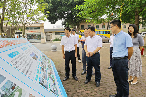 望牛墩镇委书记郑晓坚走访调研村（社区）经济社会发展情况