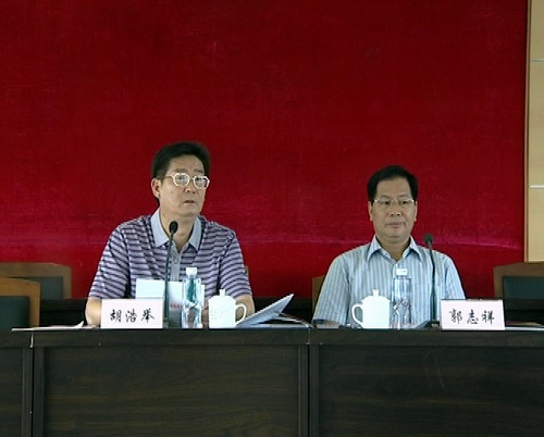 望牛墩镇召开全镇机关中层干部会议