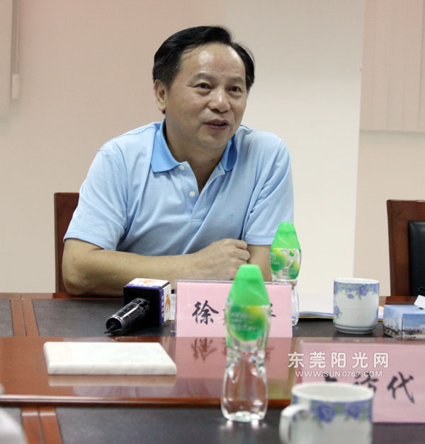 徐建华:主动解决问题 坚决查处"保护伞"