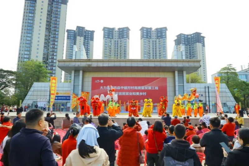 望牛墩镇过年期间气氛浓厚，市民共度美好佳节