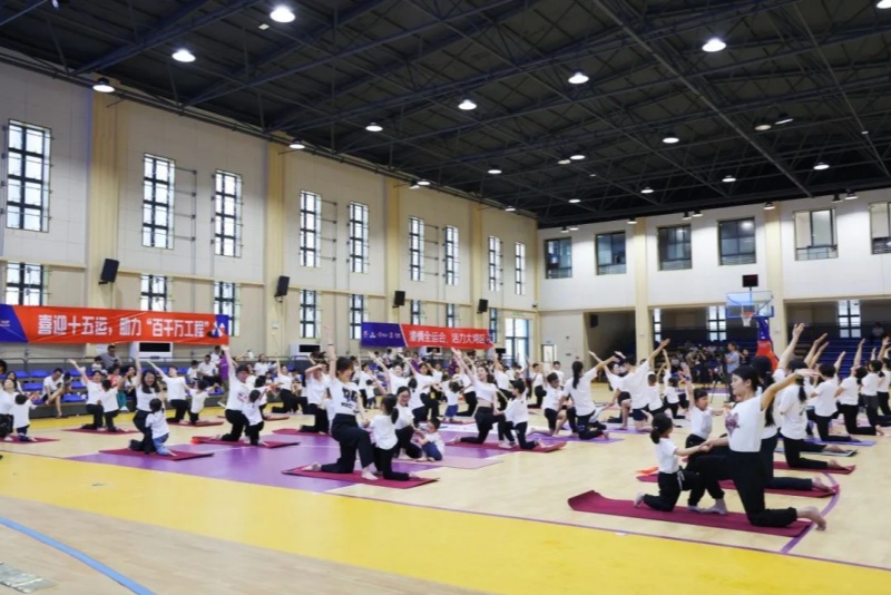 望牛墩镇举行2025年家庭家教家风建设系列活动开幕式暨百家亲子运动会