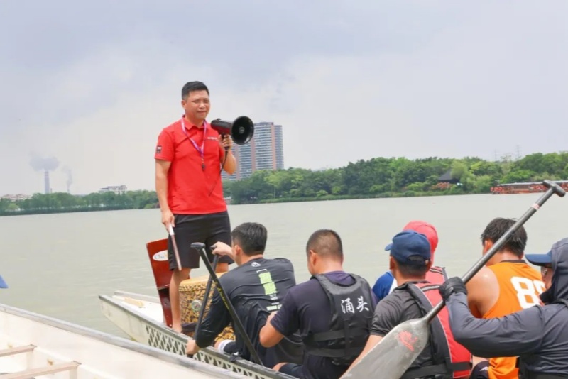 握“桨”20年，望牛墩龙舟人划出破浪人生