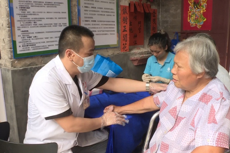 望牛墩：康健理疗服务进社区  为老人撑起健康“保护伞”