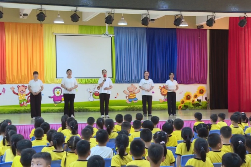 望牛墩女声合唱团快闪进园 童声与天籁共谱温馨乐章