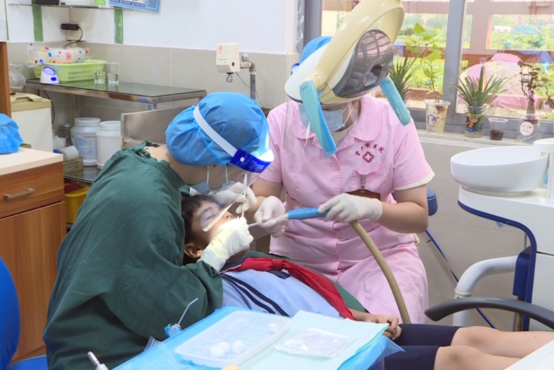 望牛墩：启动儿童口腔疾病干预项目 为适龄儿童免费实施窝沟封闭