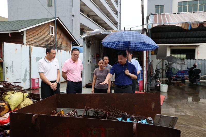 镇领导率队深入督导检查  全面压实虫媒传染病防控责任