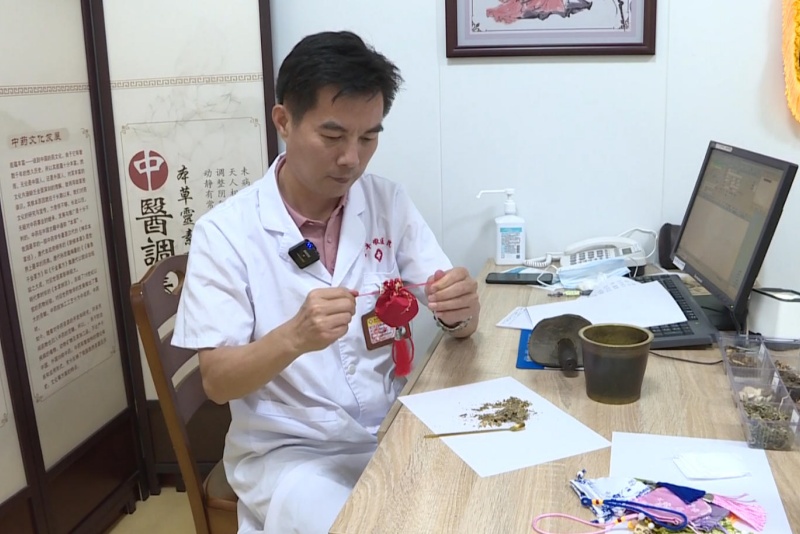 防叮咬望牛墩中医有良方！中药驱蚊香囊速速安排