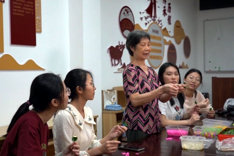 七夕拾光|当00后遇见非遗贡案，望牛墩青年一代巧搭“新鹊桥”