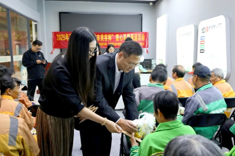 送早餐，致问候！望牛墩为567名环卫工人派送爱心早餐