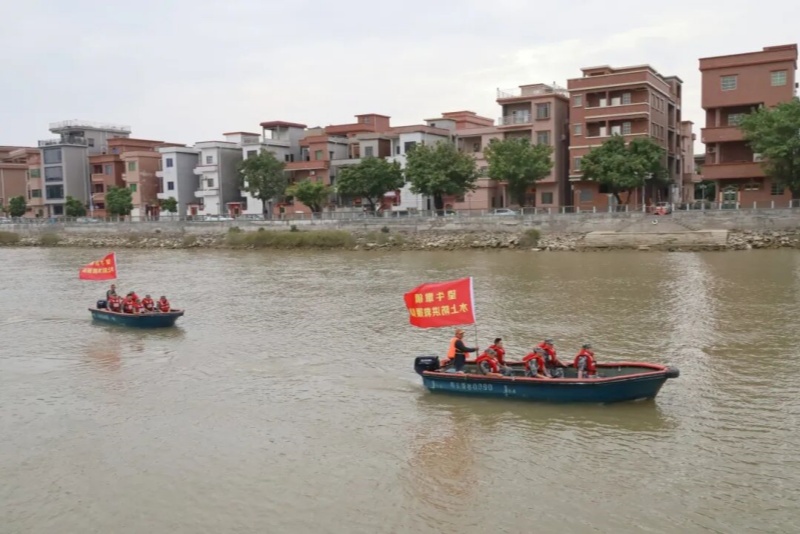 以练备战！望牛墩镇开展水上防洪救援队2025年冲锋舟技能训练