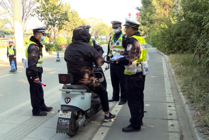 守护出行平安 望牛墩开展电动自行车摩托车交通违法整治