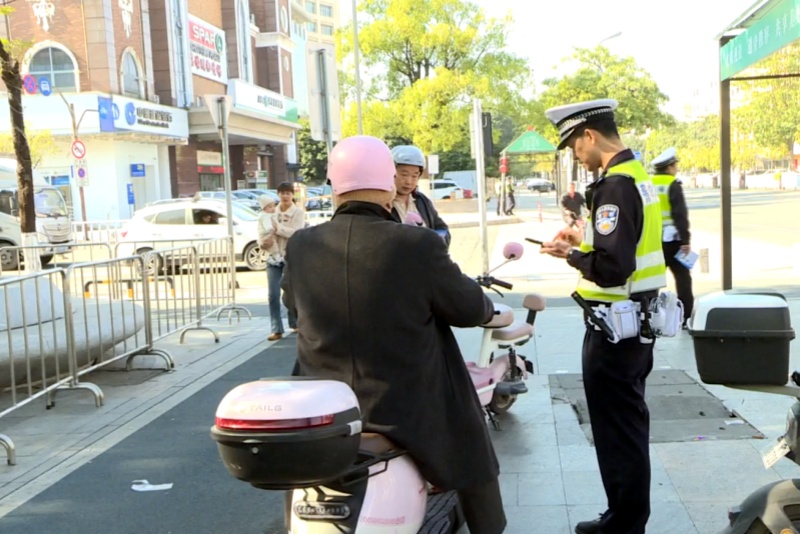 &ldquo;严查+教育&rdquo;双管齐下 望牛墩镇交管大队开展电动自行车、摩托车专项整治行动