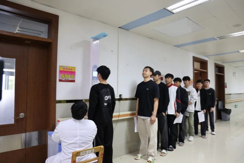 热血应征！望牛墩镇百余名适龄青年接受征兵体检初检