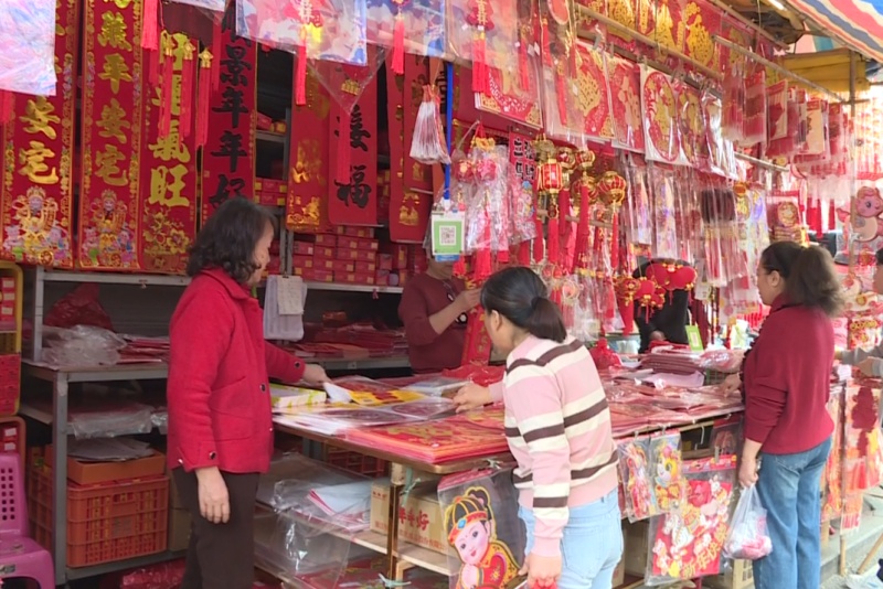 年味渐浓！望牛墩：墨香红韵迎佳节 选购春联寄福愿