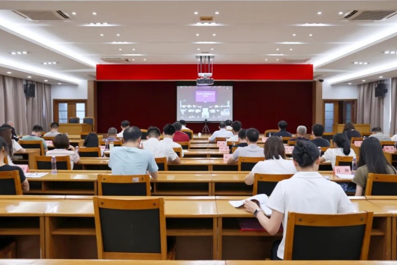 望牛墩镇组织收看收听全省县乡人大换届选举工作培训会议