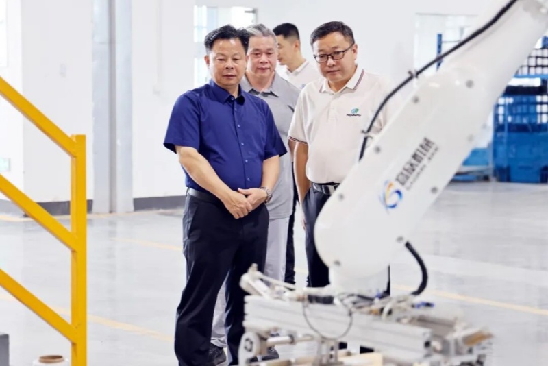 望牛墩镇领导走访调研重点企业 精准服务助企发展