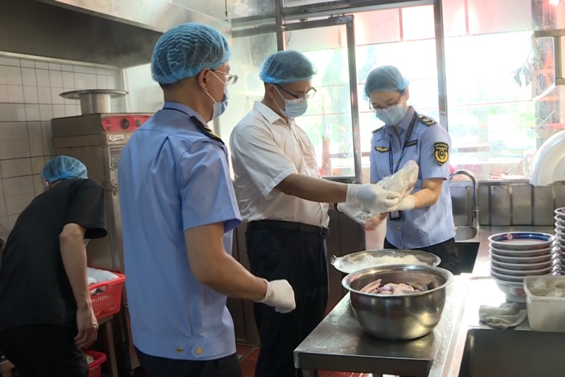 突击检查热门餐饮！望牛墩：筑牢群众&ldquo;指尖上&rdquo;的饮食安全防线