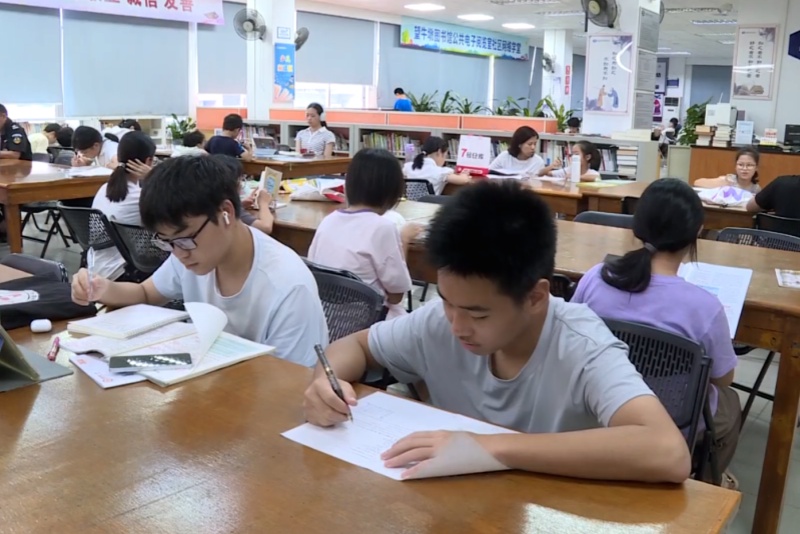 暑期充电正当时 望牛墩图书馆成学子 &ldquo;避暑学习地&rdquo;