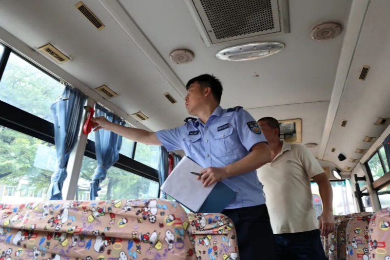 校车&ldquo;体检&rdquo;迎开学 望牛墩全力保障学生出行安全
